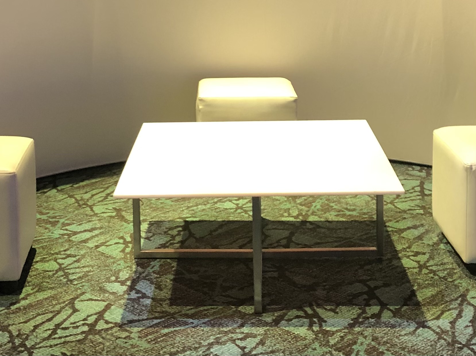Cross coffe table with oval glass